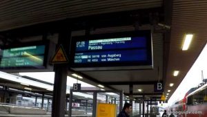 ป้ายไฟบอกรถไฟที่กำลังเข้าชานชาลา