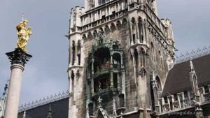 Glockenspiel ที่ Marienplatz